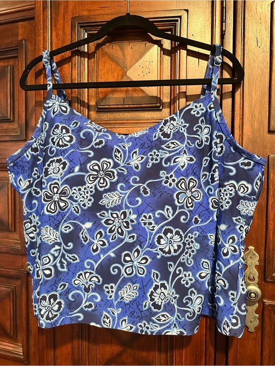 Cherokee Other - Cherokee Tankini set 24W top & 20W bottoms. Built in soft cup bra.